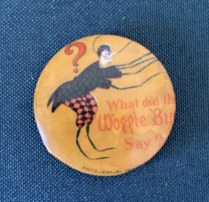 OZ WHAT DID THE WOGGLE-BUG SAY? Wogglebug Yellow Button / Pin 1904 Original