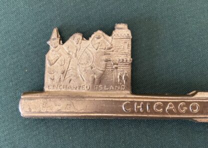 Sold: 1934 WORLD'S FAIR KEY in BOX! Wizard of Oz Scarecrow Figure Enchanted Island Chicago, Silver - Image 3